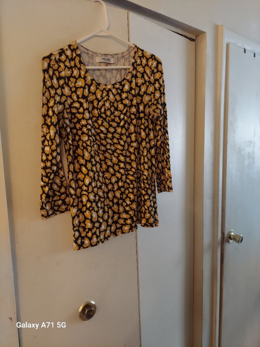 Jones Studio Yellow, Black, & white 3/4 Sleeve Top